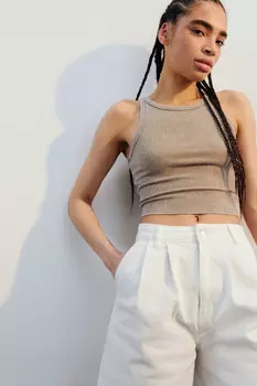 Майка-топ в рубчик на узких бретелях