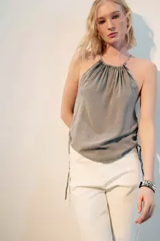 Майка-топ вискозная с завязками по бокам