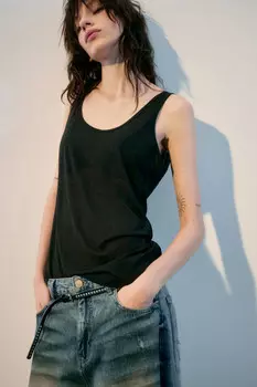 Майка трикотажная на узких бретелях