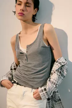 Майка трикотажная с застежкой на груди