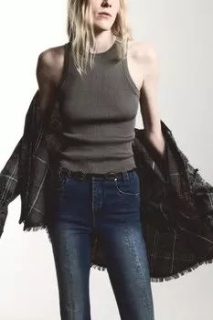 Майка вискозная на широких бретелях