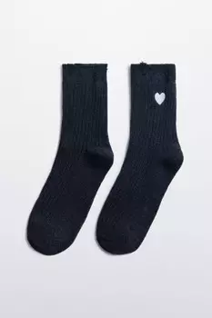 Носки рваные с вышитым сердечком