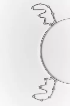 Ободок тонкий серебристый со стразами