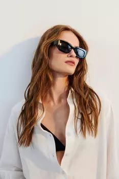 Очки солнцезащитные в широкой оправе