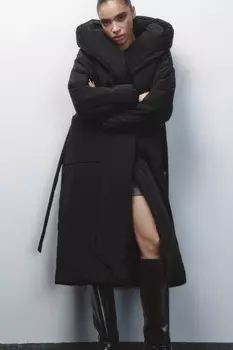 Пальто утепленное с капюшоном и поясом