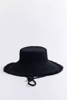 Панама с широкими полями и шнурком