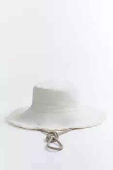 Панама с широкими полями и шнурком