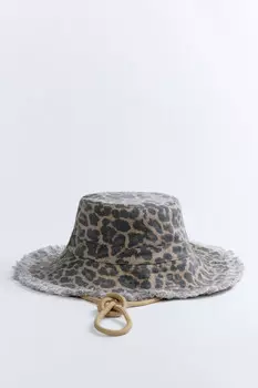 Панама с широкими полями и шнурком