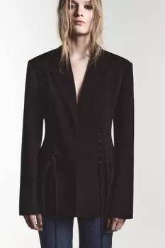 Пиджак приталенный с разрезами и шнуровкой
