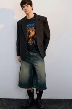 Пиджак в полоску с обрезанными краями