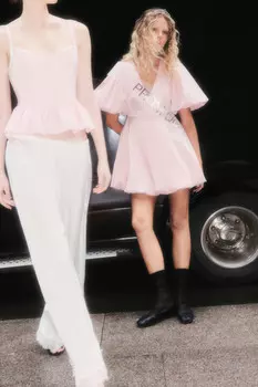 Платье бэби-долл с пышными рукавами и юбкой