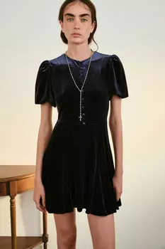 Платье бархатное с пышными рукавами