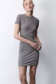 Платье-футболка облегающее с декоративными швами