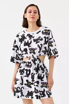 Платье-футболка приталенное с вырезами по бокам