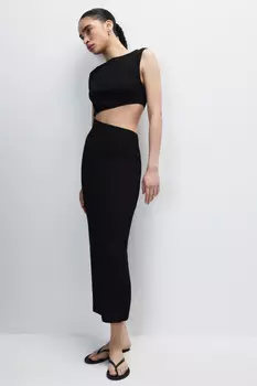 Платье-футляр миди с глубоким вырезом