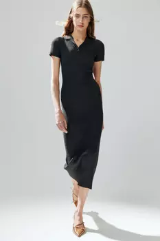 Платье макси в рубчик с воротником-поло