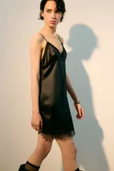 Платье мини атласное с кружевом