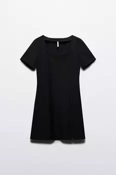 Платье мини приталенное с вырезом-каре