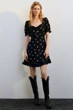 Платье мини с оборками и фигурным вырезом