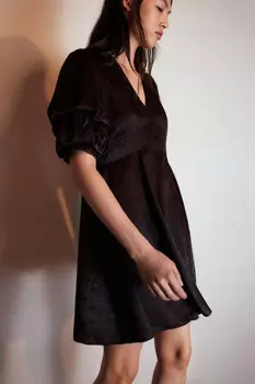 Платье мини с пышными рукавами