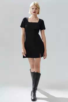 Платье мини с вырезом-каре