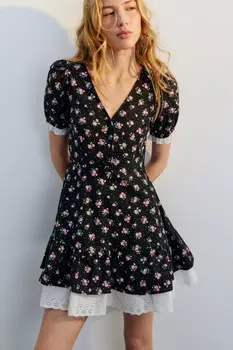 Платье приталенное с кружевной подкладкой