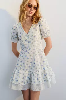 Платье приталенное с кружевной подкладкой