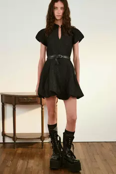 Платье с пышной юбкой и рукавами