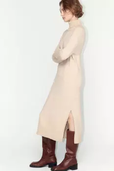 Платье-свитер миди вязаное свободное с разрезом