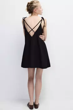Платье-трапеция мини с вырезом на спине