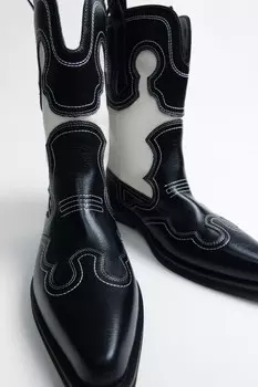 Полусапоги-казаки с вышитым узором