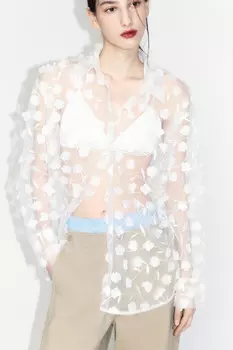 Рубашка из органзы с цветочными аппликациями