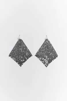 Серьги серебристые с металлическим декором