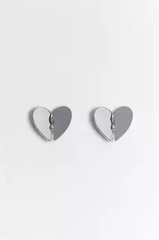 Серьги-гвоздики в виде разбитых сердечек