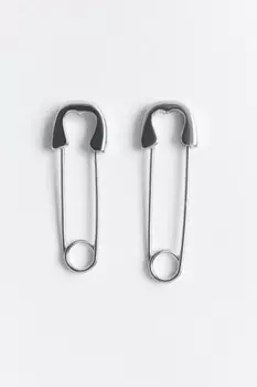 Серьги серебристые в виде булавок