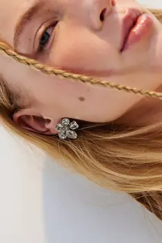 Серьги в виде цветка