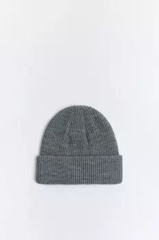 Шапка-бини вязаная в рубчик