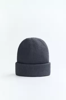 Шапка-бини вязаная в рубчик