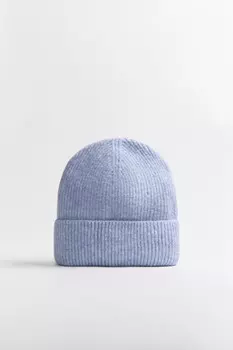 Шапка-бини вязаная в рубчик