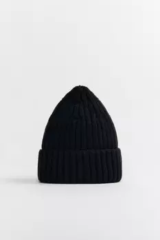 Шапка-бини вязаная в рубчик