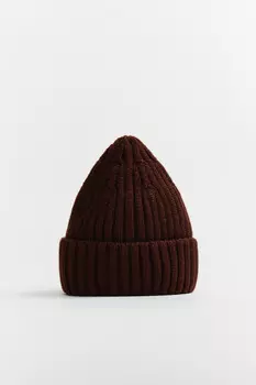 Шапка-бини вязаная в рубчик