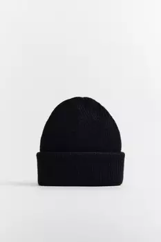 Шапка-бини вязаная в рубчик