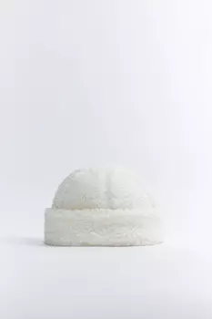 Шапка короткая из искусственного меха