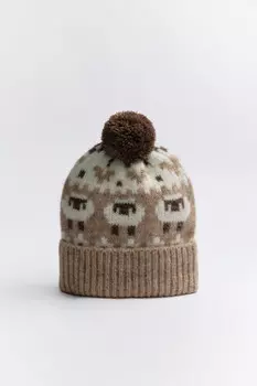 Шапка вязаная с помпоном и принтом
