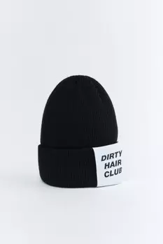 Шапка вязаная в рубчик с нашивкой и надписью