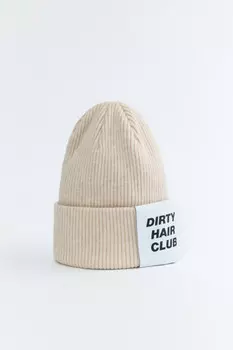 Шапка вязаная в рубчик с нашивкой и надписью