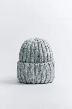 Шапка-бини вязаная шерстяная в рубчик