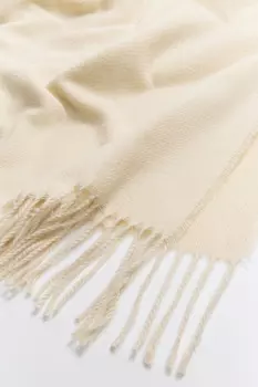Шарф тонкий базовый с бахромой
