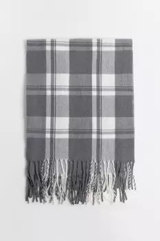 Шарф в клетку с бахромой