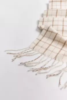 Шарф в клетку с бахромой